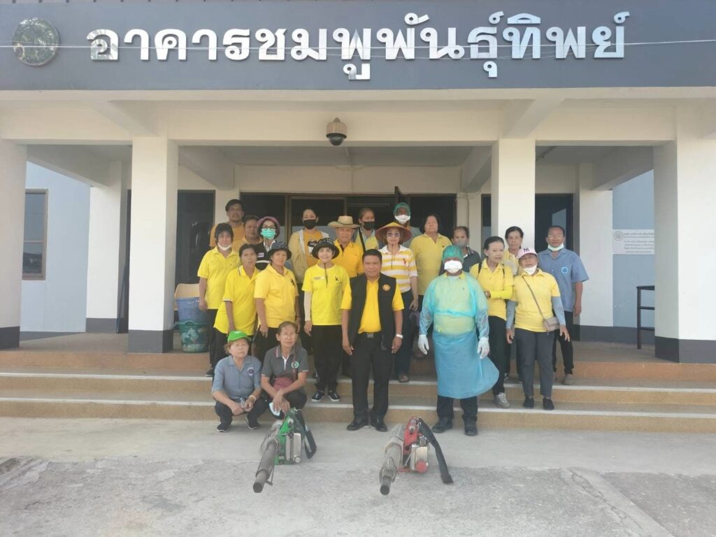 ขอขอบคุณ นายนพคุณ แถมพยัคฆ์ นายกเทศมนตรีเทศบาลตำบลหัวรอ และคณะกรรมการพ่นยากันยุง ให้กับ โรงเรียน ของเรา เพื่อ สุขอนามัย ที่ดี ของนักเรียนทุกคน