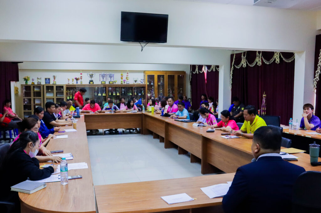 ประชุมเตรียมความพร้อมก่อนเปิดภาคเรียนที่ 1